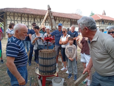 Pressée à Courtes